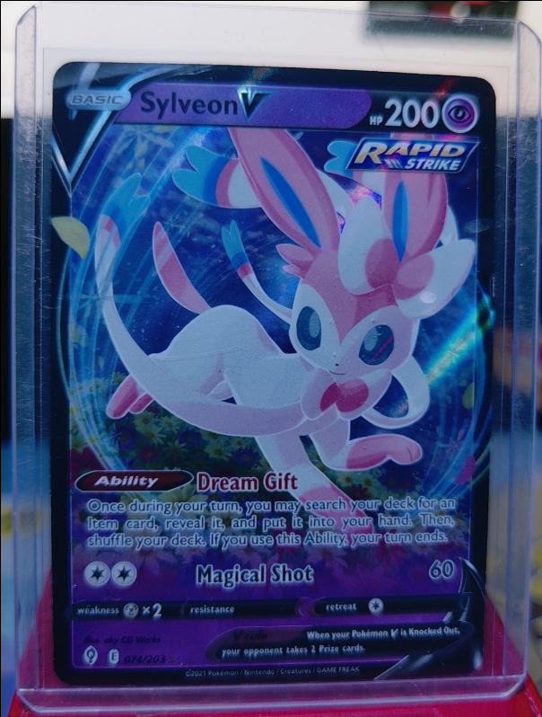 Sylveon V #074/203 Evolving Skies